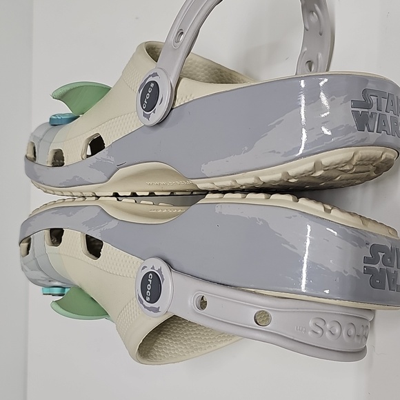 Crocs Star Wars Grogu Classic Clog, Mens Size 7 Womens Size 9, Almost New - Picture 8 of 13